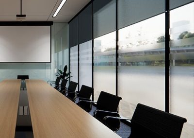 Funcionalidad y Diseño: Sunscreen en Sala de Reuniones